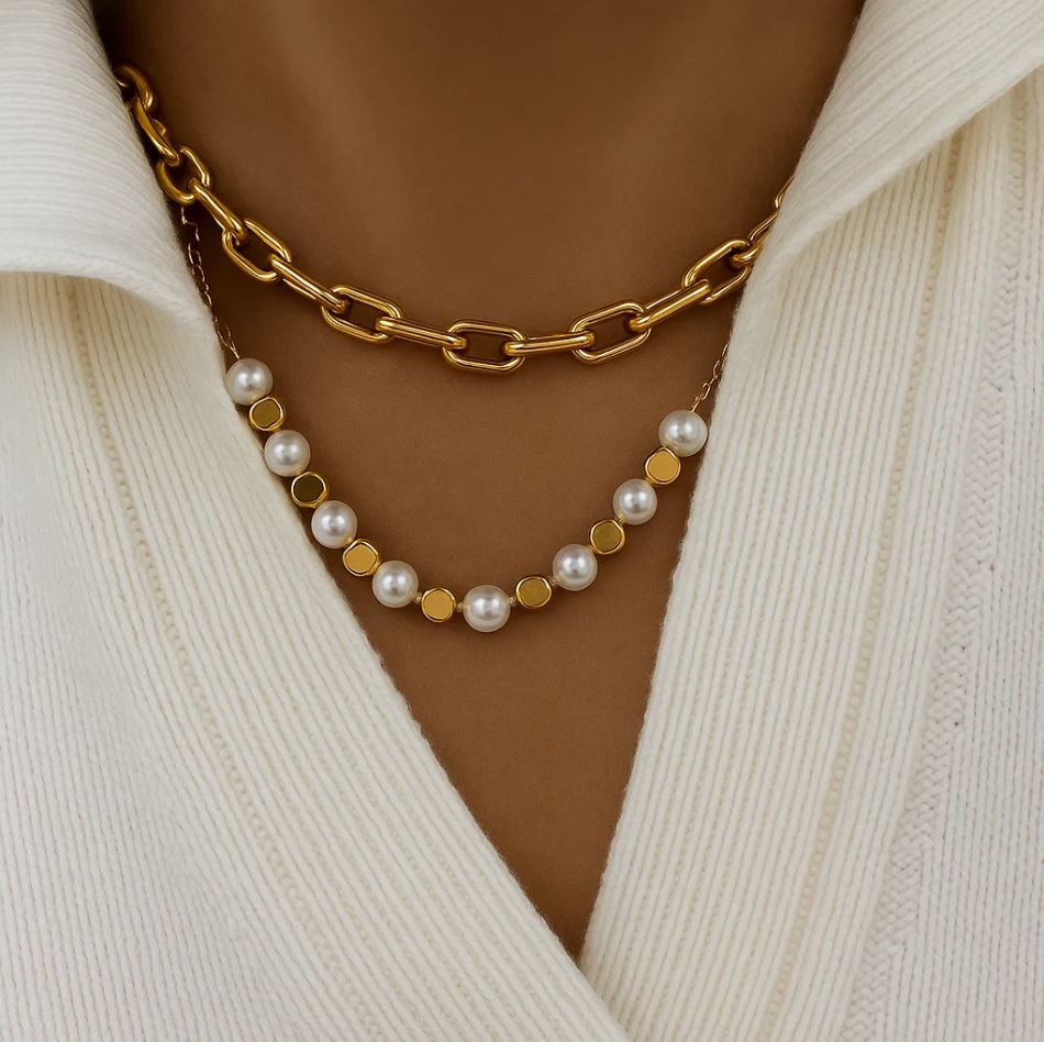 چگونه بدلیجات را براق کنیم؟  روش‌های خانگی و فوری برای برق انداختن زیورآلات