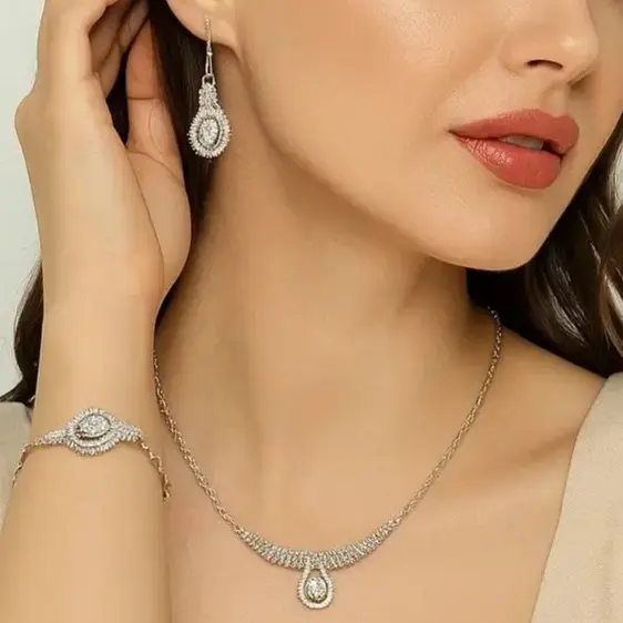 اکسسوری چیست و چرا به بخش اصلی استایل زنان و مردان تبدیل شده است؟ راهنمای کامل انتخاب و خرید اکسسوری با قیمت مناسب