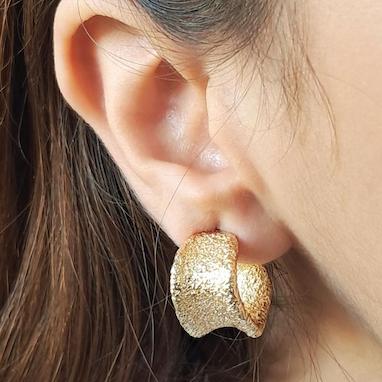 راهنمای کامل انتخاب اکسسوری نقره ضد حساسیت زنانه + نکات مهم برای پوست‌های حساس