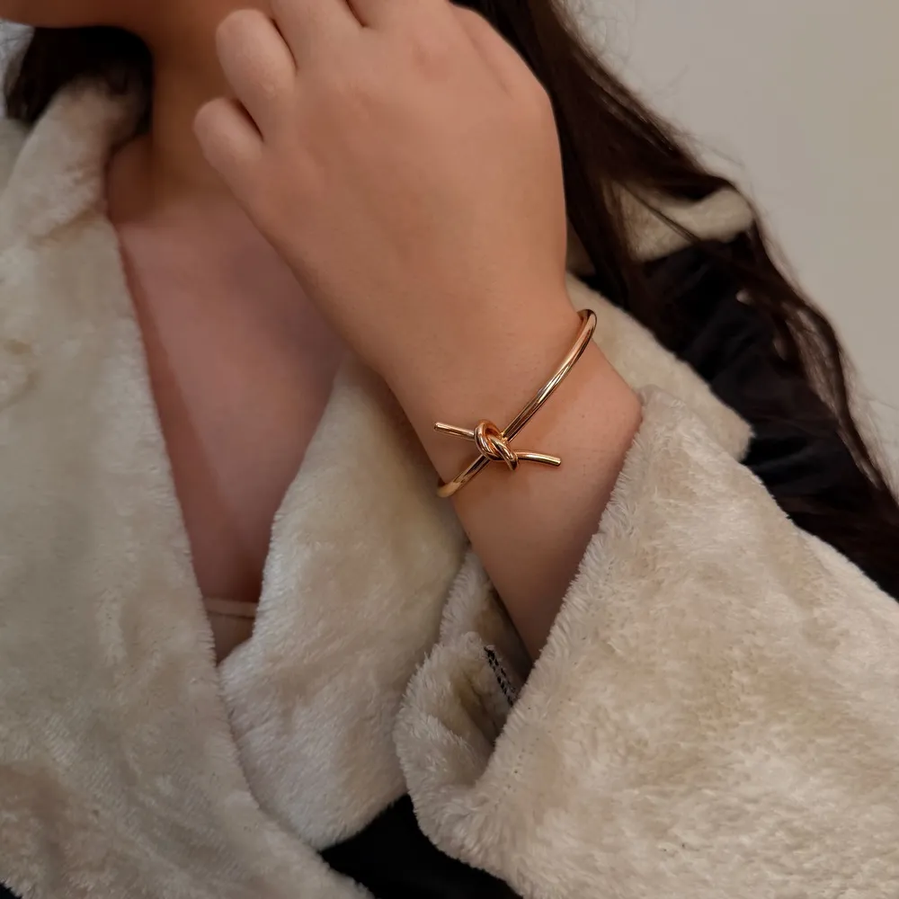 اکسسوری مناسب استایل کژوال زنانه؛ چگونه برای هر روز شیک و جذاب باشیم؟