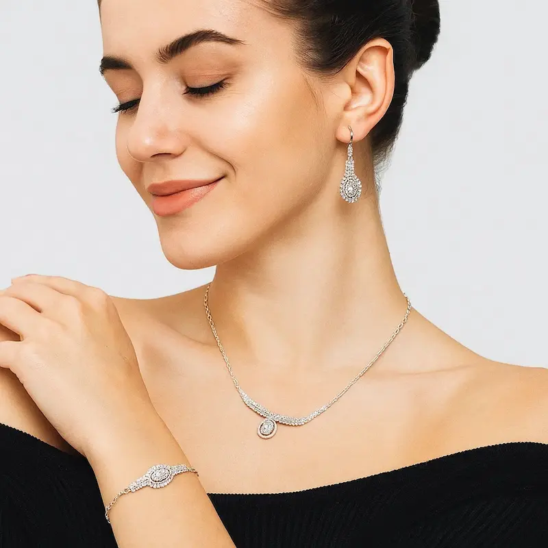 ۱۰ نکته طلایی برای انتخاب زیورآلات فانتزی متناسب با لباس